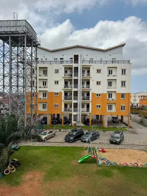 3bdrm Apartment in Yaba for sale