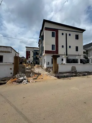 2bdrm Apartment in Surulere for sale
