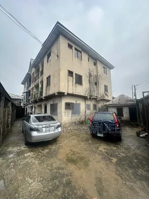 8bdrm Apartment in Timothy Lane, Obio-Akpor for sale