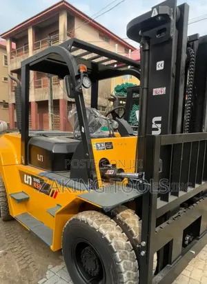 Forklift Machine