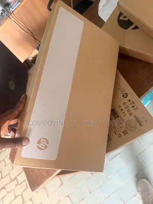New Laptop HP 240 8GB Intel Core i5 SSD 512GB