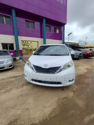 Toyota Sienna 2012 White