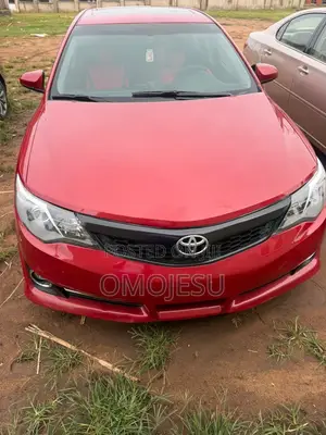Toyota Camry SE V6 4dr Sedan (3.5L 6cyl 6A) 2013 Red