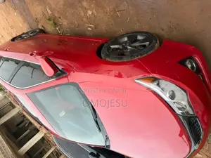 Toyota Camry SE V6 4dr Sedan (3.5L 6cyl 6A) 2013 Red