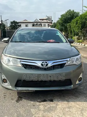 Toyota Camry XLE 4dr Sedan (2.5L 4cyl 6A) 2013 Green