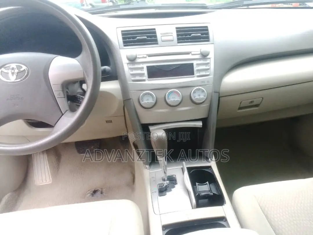 Toyota Camry LE 4dr Sedan (2.5L 4cyl 6A) 2011 Green