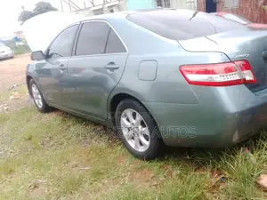 Toyota Camry Base 4dr Sedan (2.5L 4cyl 6M) 2011 Green