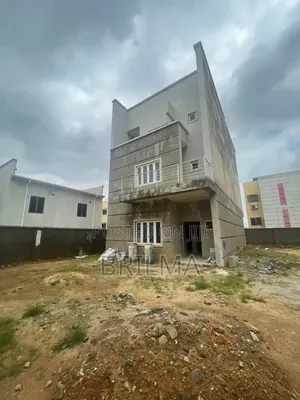 4bdrm Duplex in Life Camp for sale