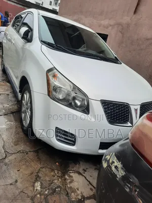 Pontiac Vibe 2010 White
