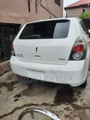 Pontiac Vibe 2010 White
