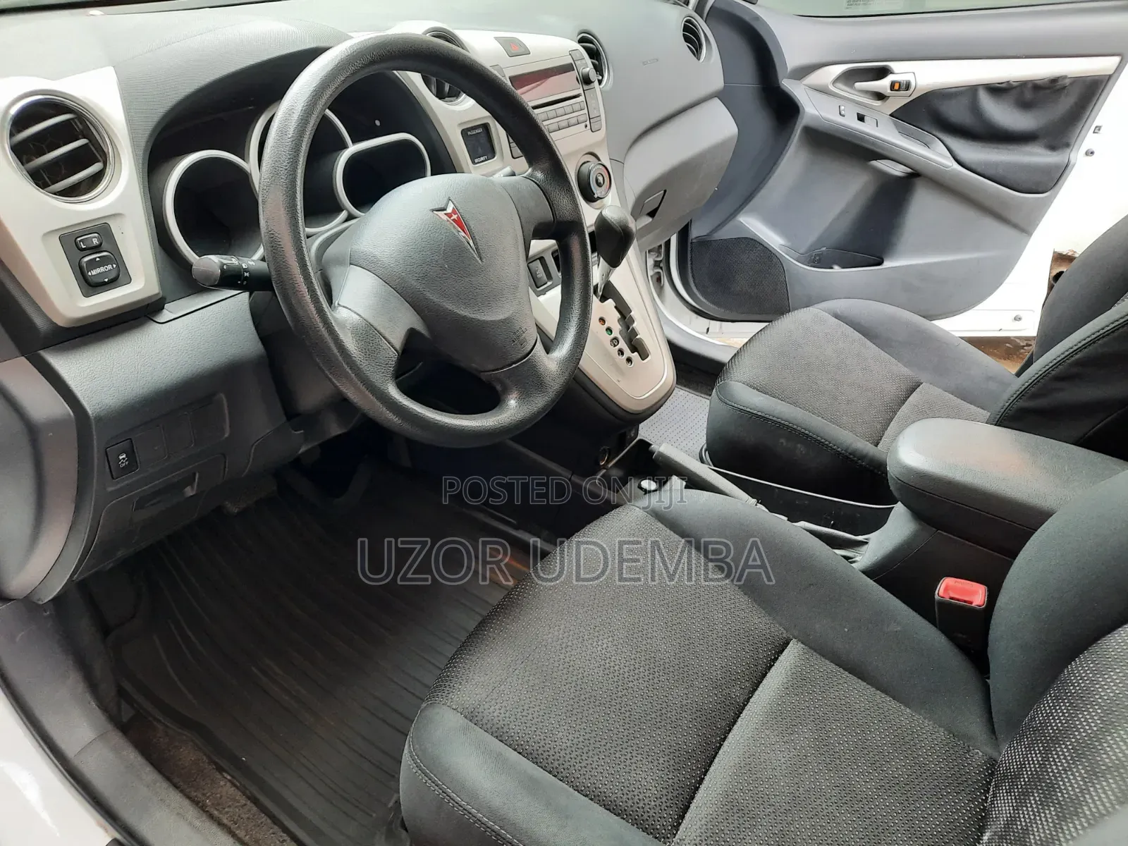 Pontiac Vibe 2010 White