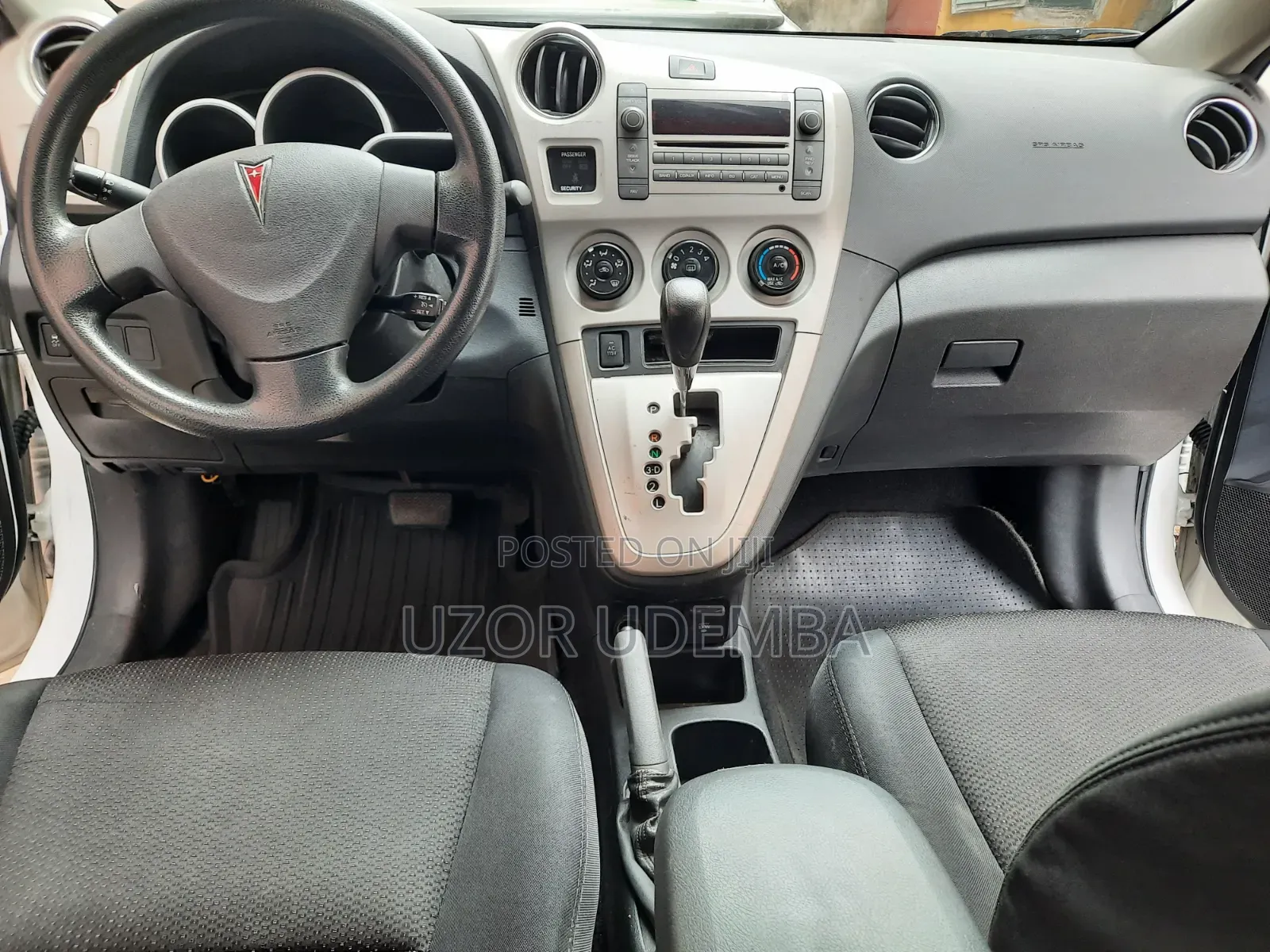 Pontiac Vibe 2010 White