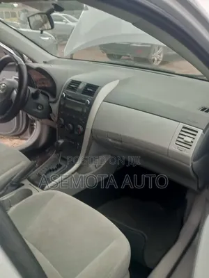 Toyota Corolla LE 4dr Sedan (1.8L 4 cyl 4A) 2009 Silver
