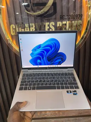 Laptop HP EliteBook 830 G9 16GB Intel Core i7 SSD 512GB