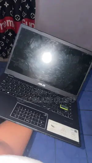 Laptop Asus Vivobook E410M 4GB Intel Celeron SSHD+SSD 256GB