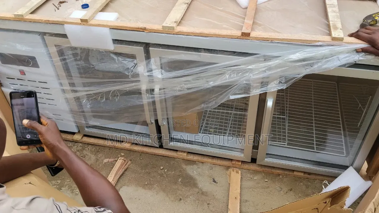 Undercounter Display Refrigerator (3 Doors)
