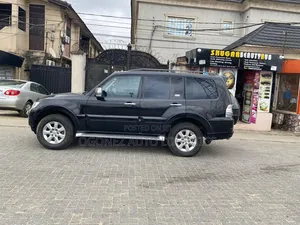 Mitsubishi Pajero 2016 Black