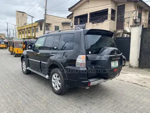 Mitsubishi Pajero 2016 Black
