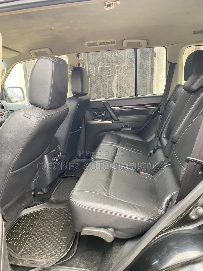 Mitsubishi Pajero 2016 Black