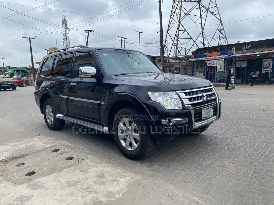 Mitsubishi Pajero 2016 Black
