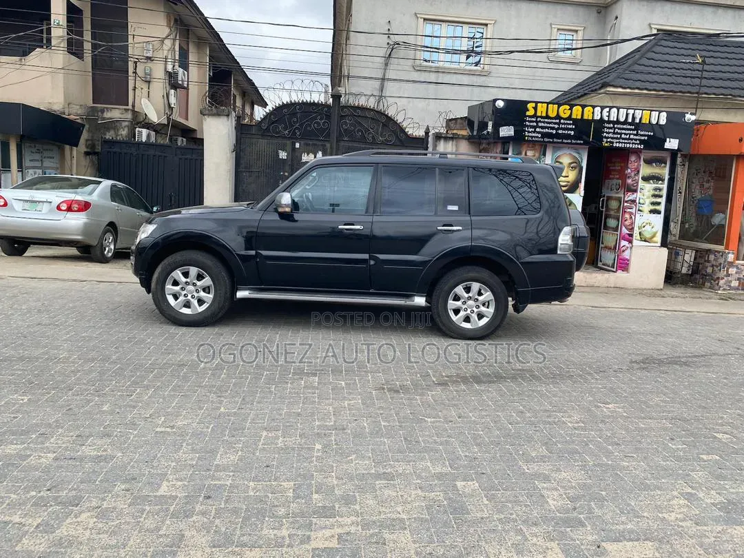Mitsubishi Pajero 2016 Black