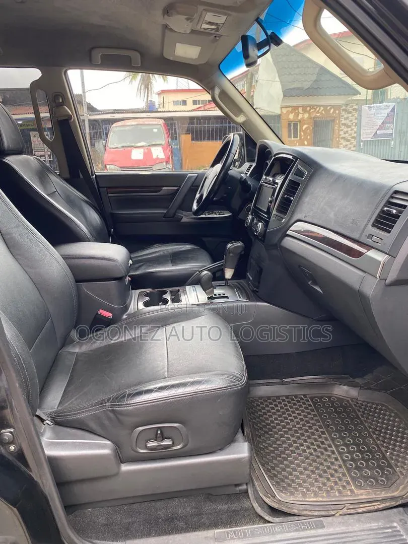 Mitsubishi Pajero 2016 Black