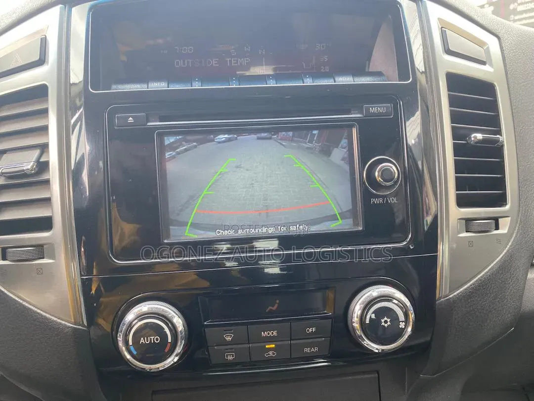 Mitsubishi Pajero 2016 Black