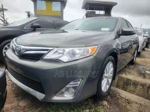 Toyota Camry XLE 4dr Sedan (2.5L 4cyl 6A) 2013 Gray