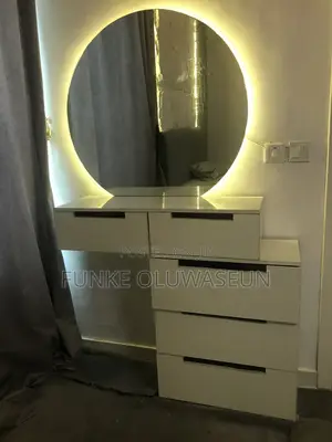 Luxury Make-Up Stand