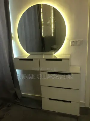 Luxury Make-Up Stand