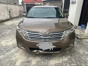 Toyota Venza AWD 2010 Gold