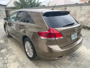 Toyota Venza AWD 2010 Gold