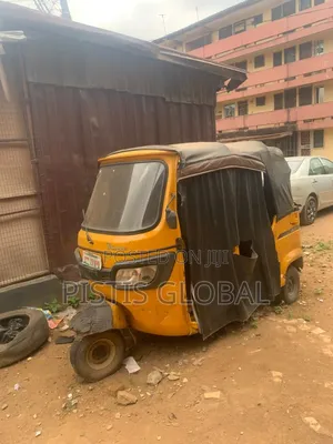 TVS King Cargo 2022 Yellow