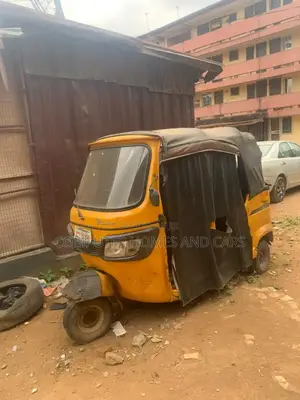 TVS King Cargo 2022 Yellow