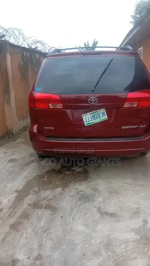 Toyota Sienna 2005 Red