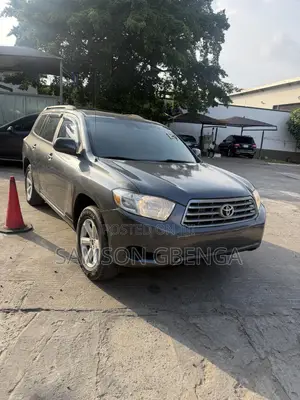 Toyota Highlander Base 2010 Gray