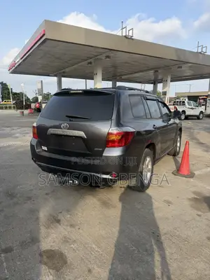 Toyota Highlander Base 2010 Gray