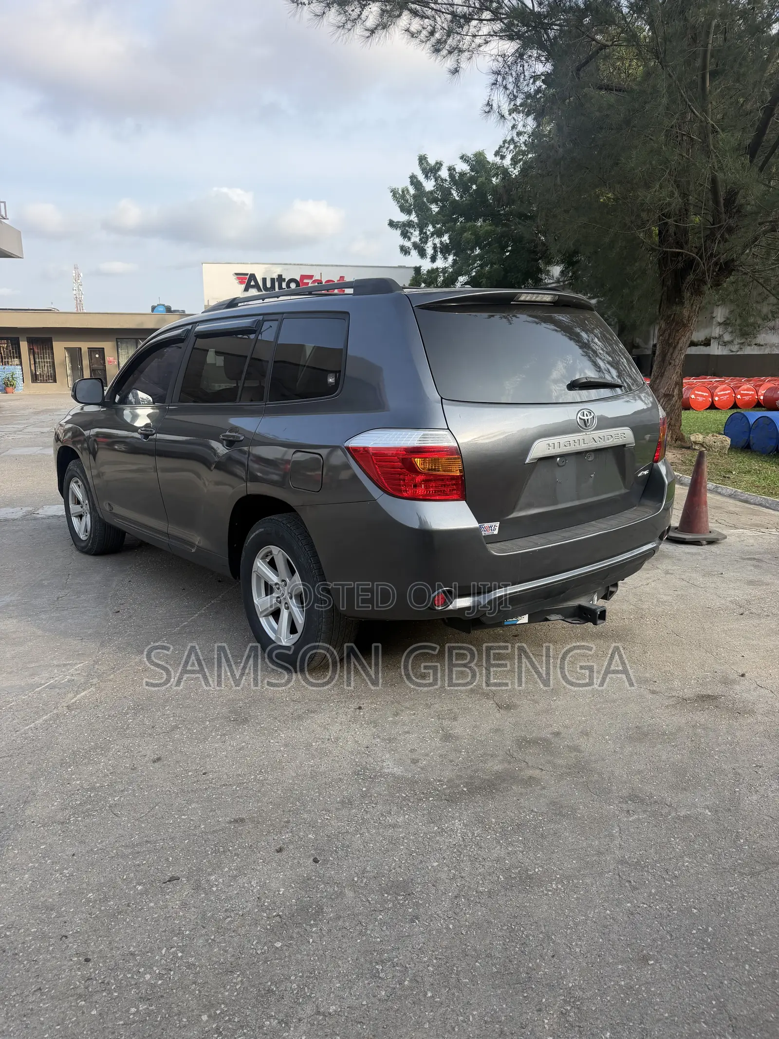 Toyota Highlander Base 2010 Gray