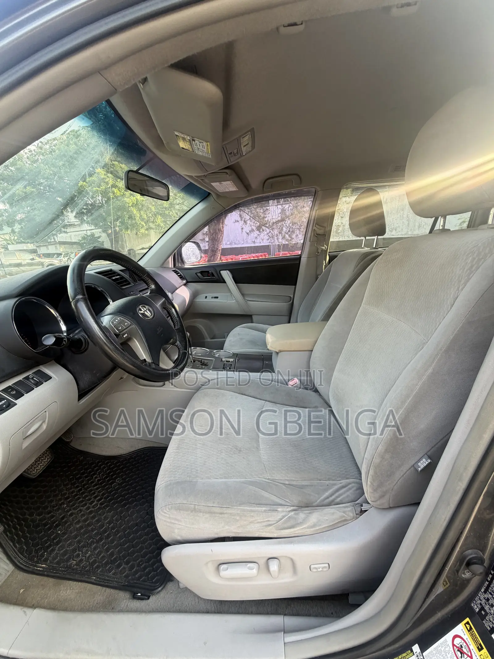 Toyota Highlander Base 2010 Gray