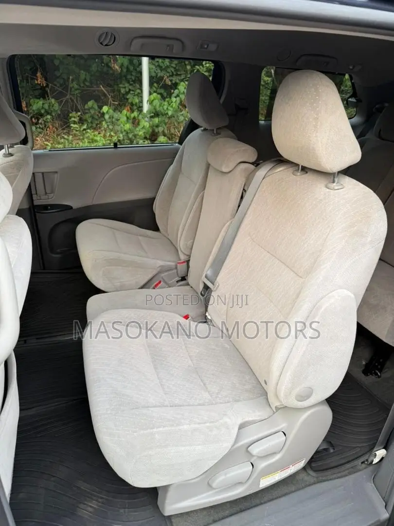 Toyota Sienna 2017 Blue