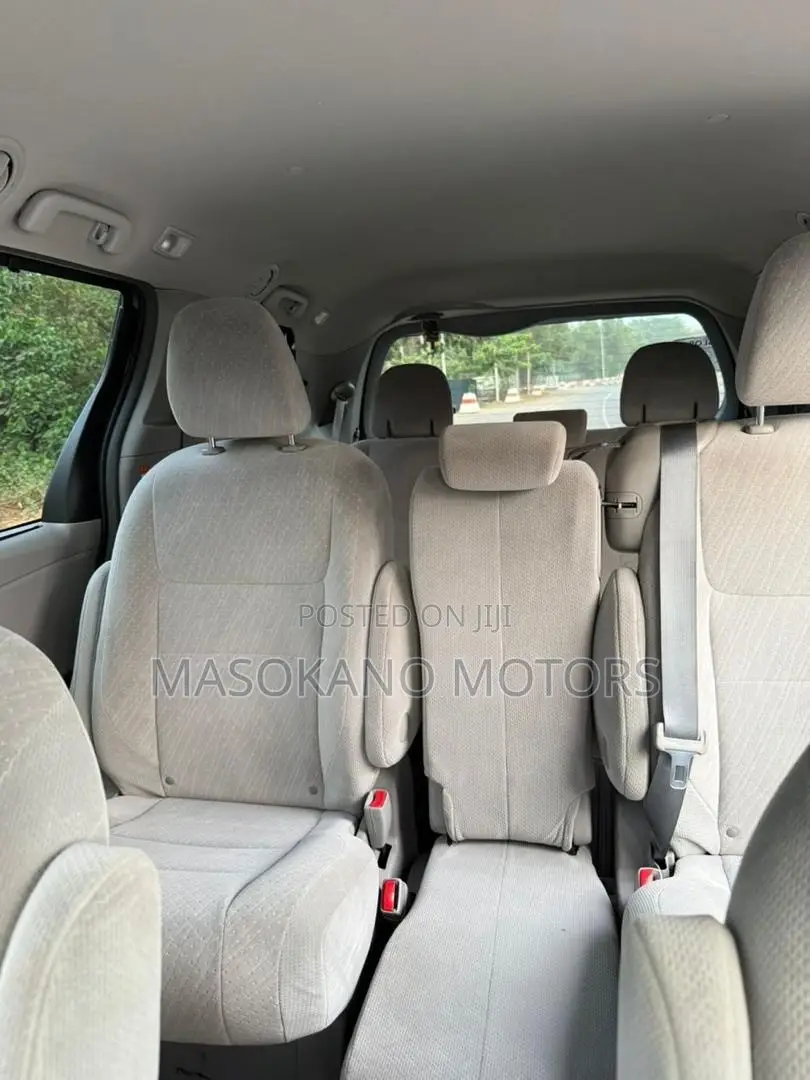 Toyota Sienna 2017 Blue
