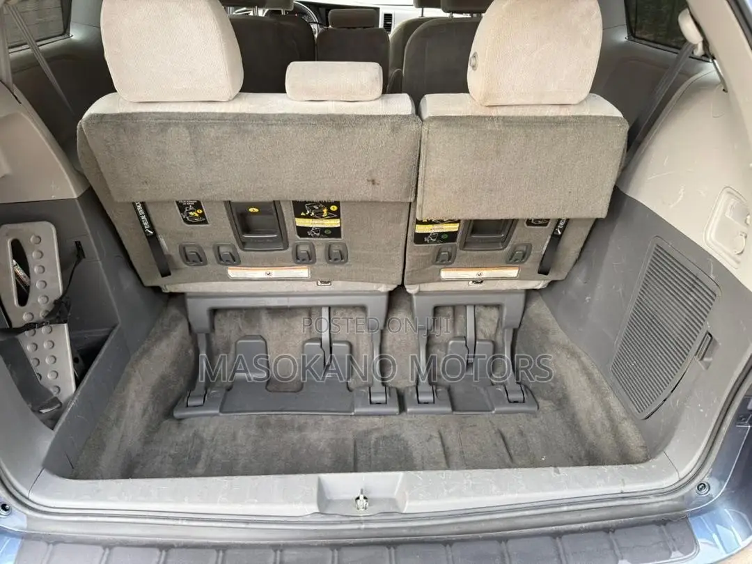 Toyota Sienna 2017 Blue