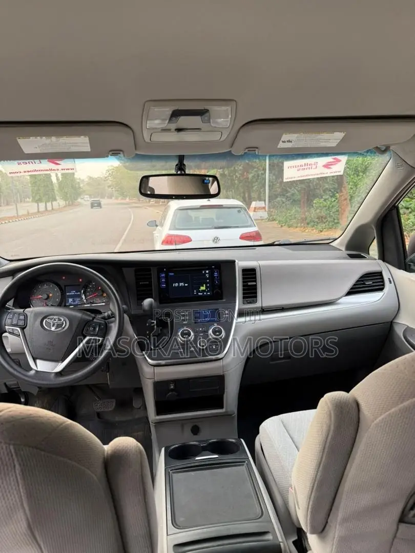Toyota Sienna 2017 Blue