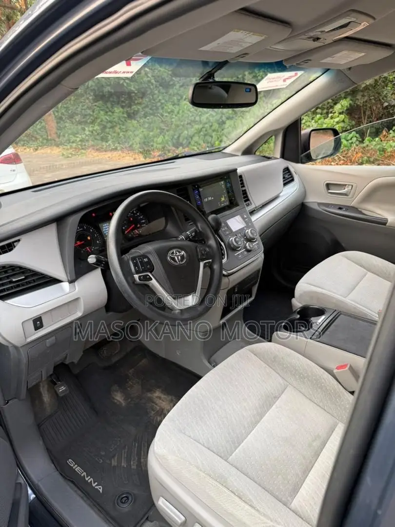 Toyota Sienna 2017 Blue