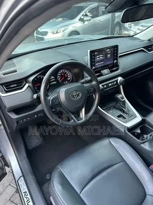 Toyota RAV4 2025 Silver