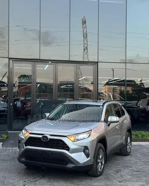 Toyota RAV4 2025 Silver