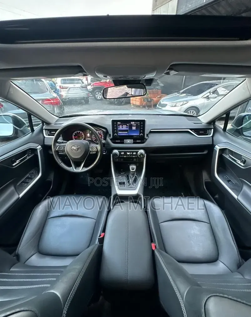 Toyota RAV4 2025 Silver