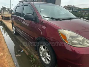 Toyota Sienna 2006 Red