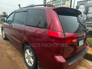 Toyota Sienna 2006 Red