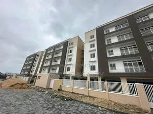 3bdrm Apartment in Osapa london for rent
